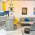 Happy Sea View Mamaia Nord Apartahotel 3*