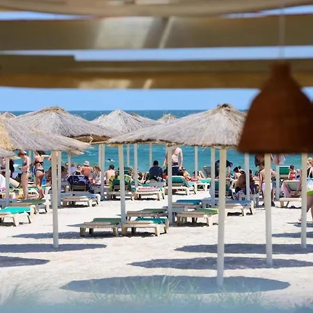 Ξενοδοχείο με διαμερίσματα Happy Sea View Năvodari