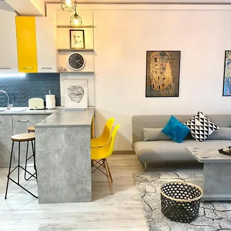 Happy Sea View Aparthotel 3*