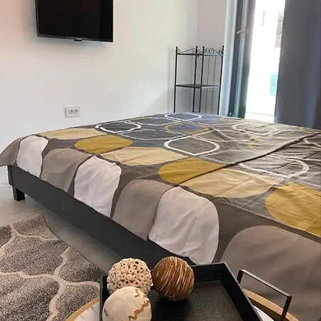 Aparthotel Happy Sea View 3*