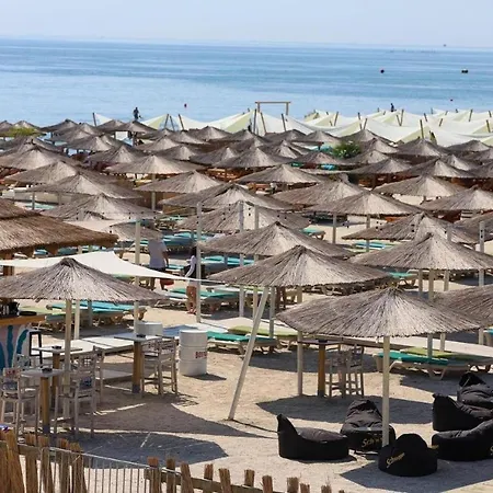 Happy Sea View Mamaia Nord Aparthotel 3*